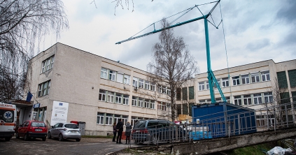 Elkezdődött a poliklinika épületének felújítása Csíkszerdában